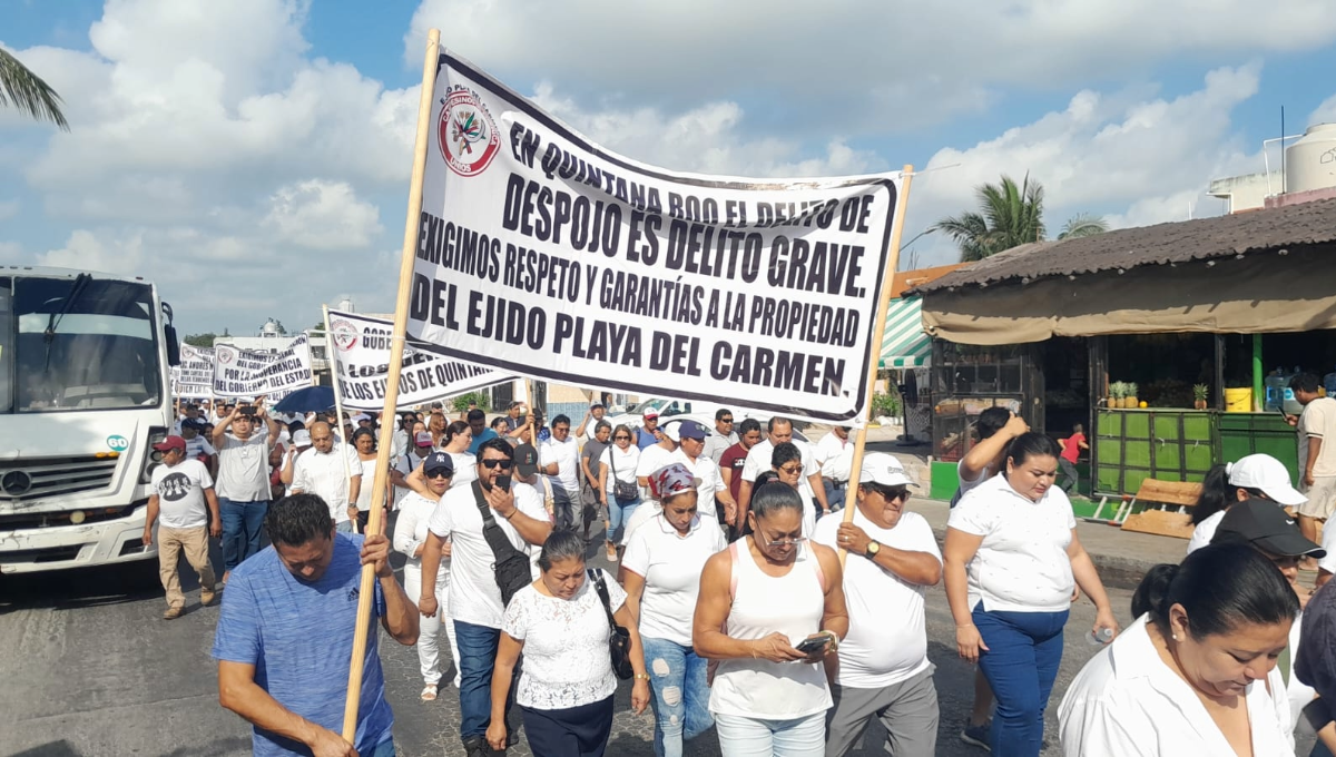 Ejidatarios protestan contra los invasores de tierras en Playa del Carmen