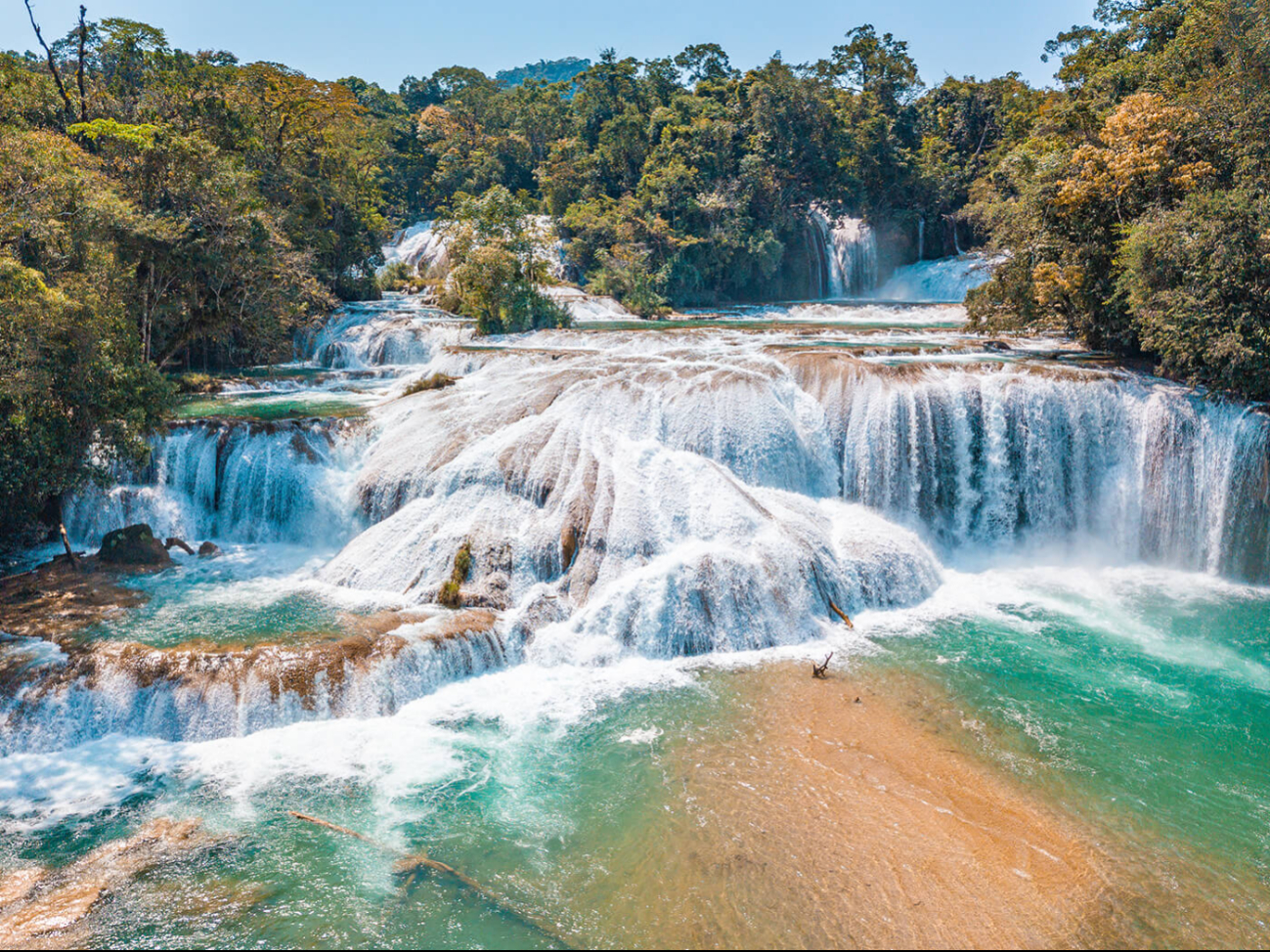 Chiapas es una de las entidades del Sureste que ofrece una variedad de atractivos naturales, como son las cascadas de agua azul
