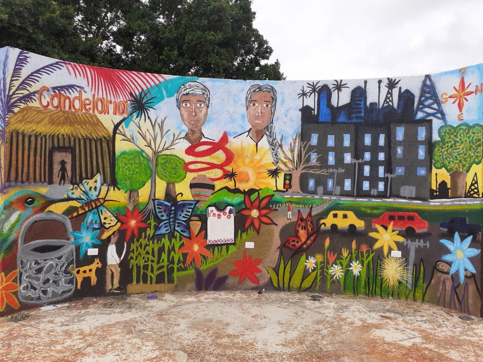 El mural alude las actividades productivas de la comunidad y su forma de vida