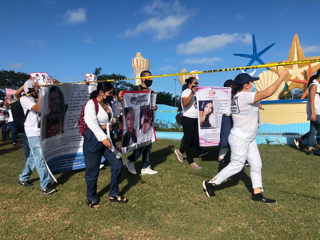 Familiares de desaparecidos dan testimonios en marcha de Cancún: EN VIVO