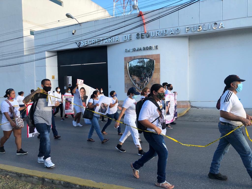 Contingente de marcha pacífica en Cancún llega a la Vicefiscalía: EN VIVO
