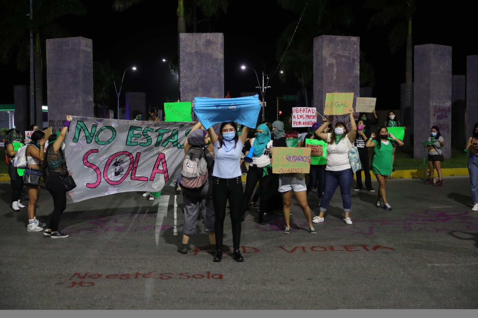 Mujeres pro aborto marchan en Cancún