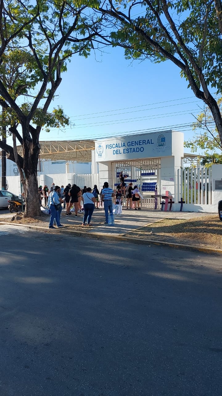 Feministas protestan en la FGE en Chetumal por feminicidios en Quintana Roo: EN VIVO