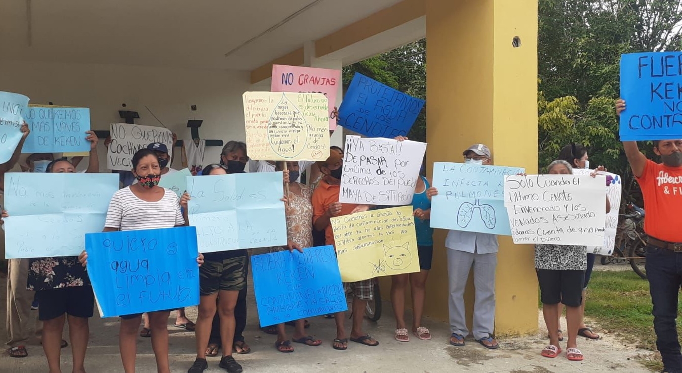 Carteles con consignas claras acompañaron a los pobladores a manifestarse en el municipio