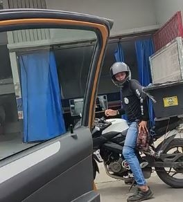 Motociclista agrede a conductor y le quita las llaves del auto en Chetumal: VIDEO
