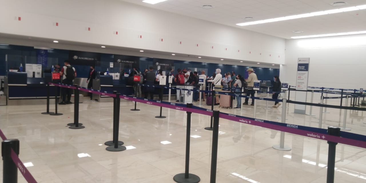 Taxis de plataforma contribuyen a la falta del servicio en el aeropuerto de Mérida, aseguran