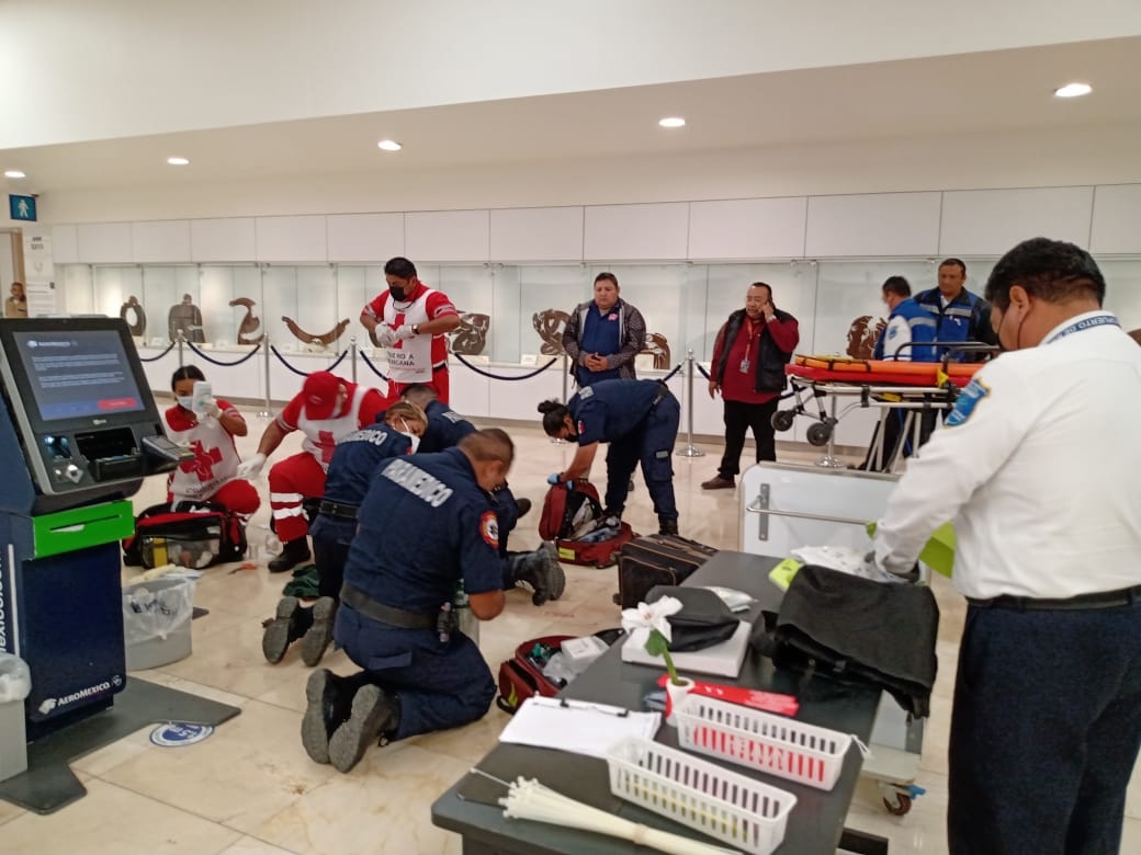 Hombre sufre paro cardíaco en el Aeropuerto Internacional de Mérida