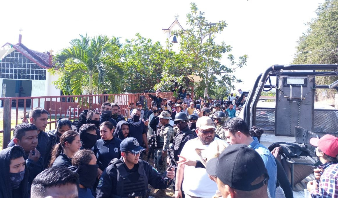 Enfrentamiento en guerrero deja cinco muertos y varios policías retenidos