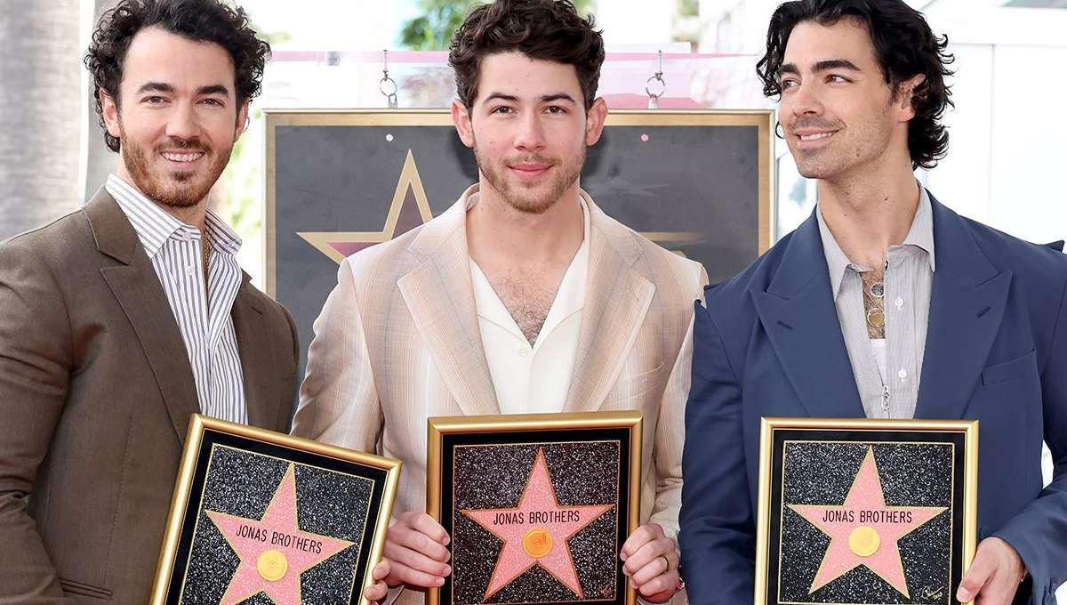 Los Jonas Brothers estuvieron acompañados de sus familias y amigos en el Paseo de la Fama en Hollywood
