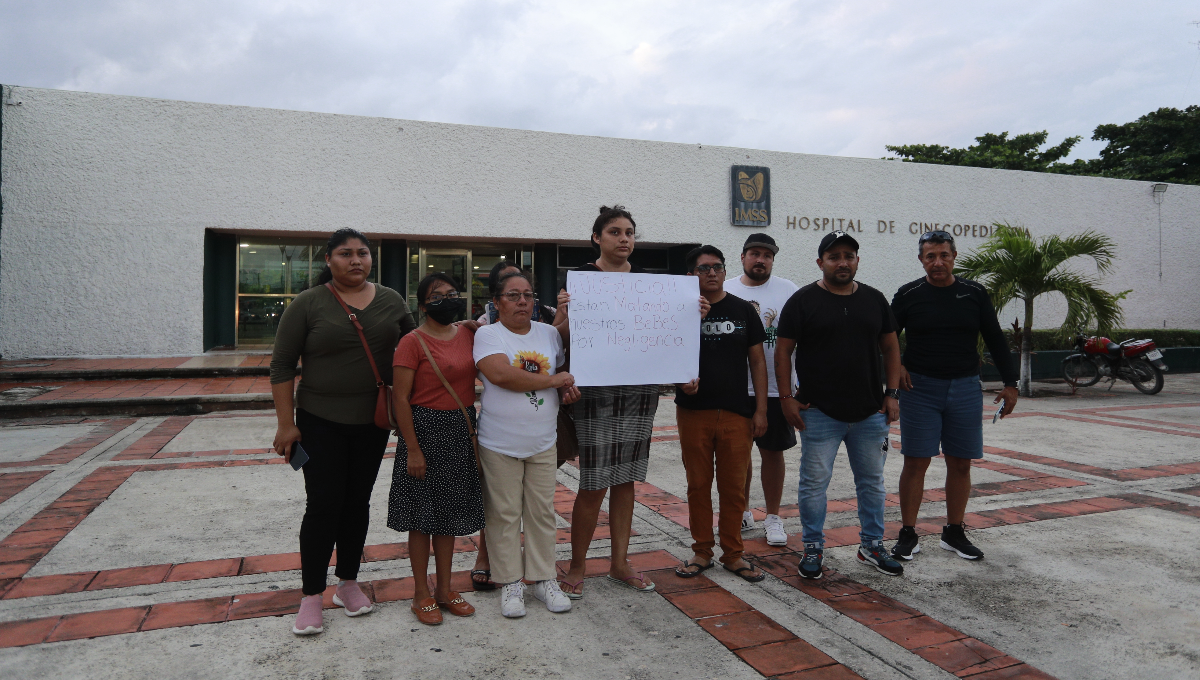 Familias denuncian muerte de tres recién nacidos en Cancún por presunta negligencia médica