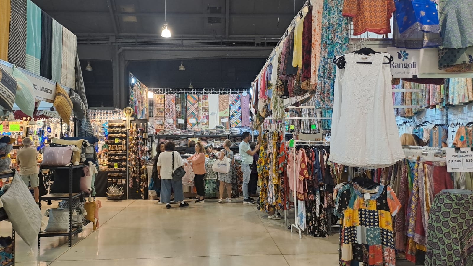 Artesanos ofrecen joyería y decoraciones en la Expo Internacional TlaquepArte en Mérida: EN VIVO
