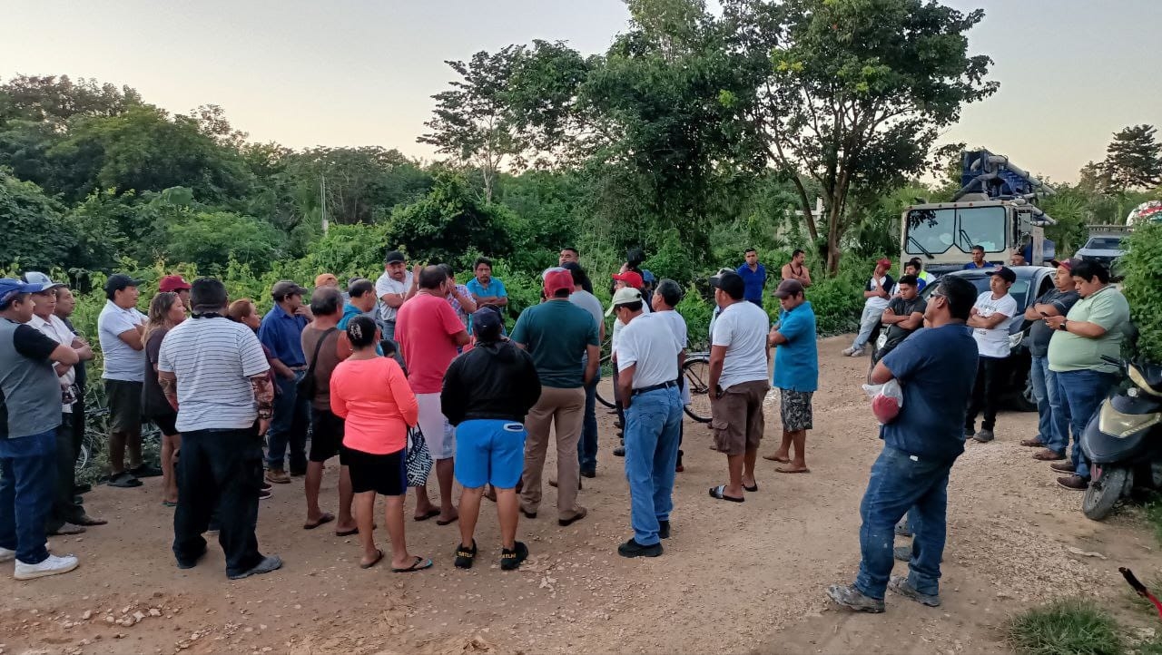 Los ejidatarios bloquearon el camino de acceso a la Estación de Nuevo Xcán del Tren Maya