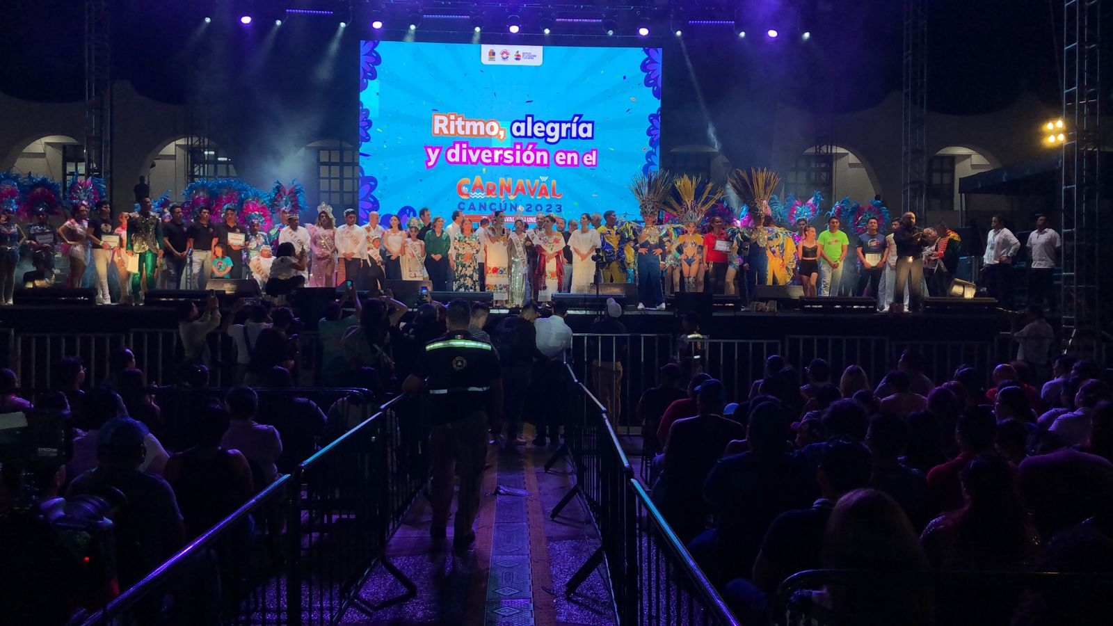 Aarón y su Grupo Ilusión reúnen a más de 10 mil personas en el Carnaval de Cancún