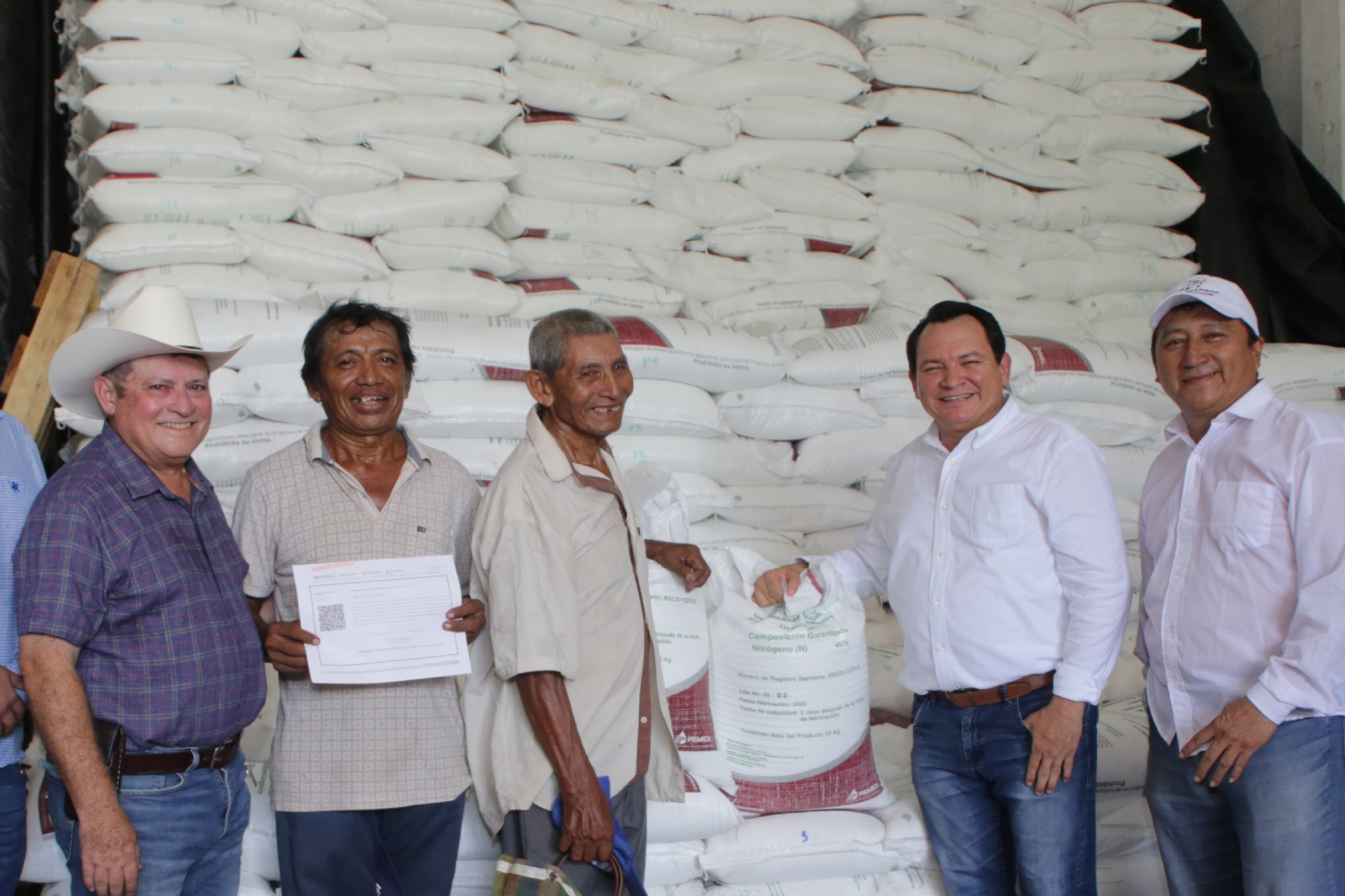Entregan apoyo del programa 'Fertilizantes para el Bienestar' en Sucilá