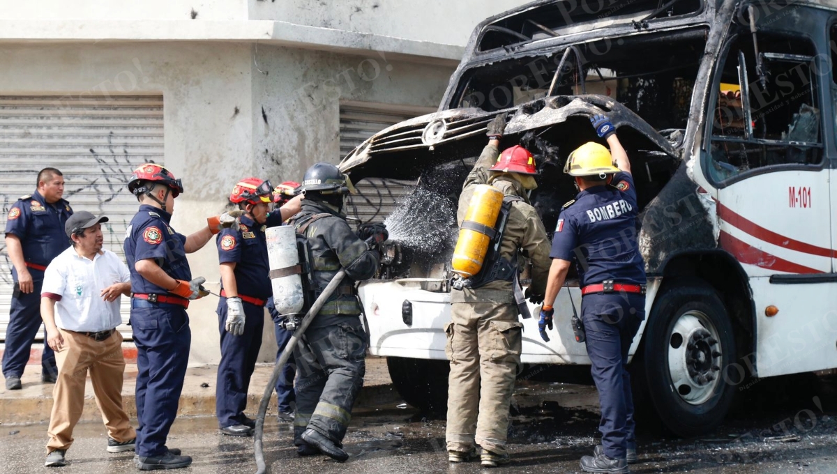 Se incendia camión de la Alianza de Camioneros en el Centro de Mérida: EN VIVO