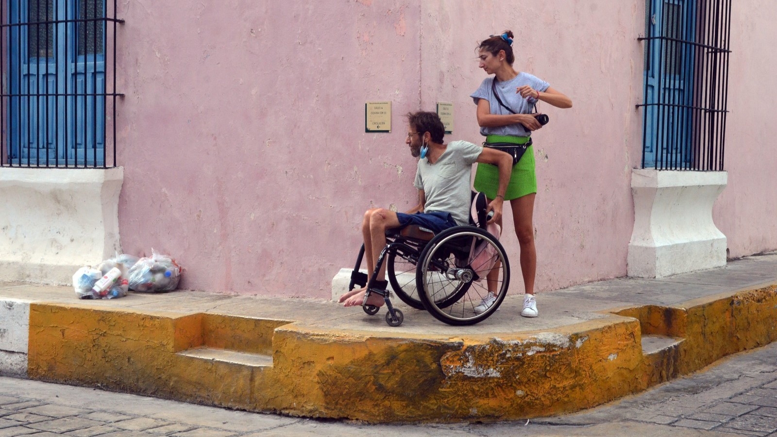 En campeche, personas con sillas de ruedas sin facilidad de transitar en el Centro Histórico