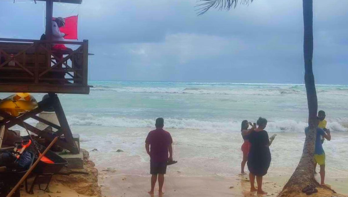 Frente Frío 34: Olas se 'comen' los arenales en Playa del Carmen