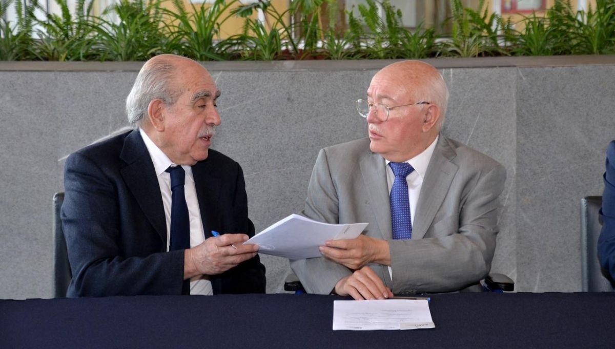Pablo Gómez Álvarez y David Rogelio Colmenares Páramo, titulares de la UIF y ASF, respectivamente, suscribieron el acuerdo de colaboración