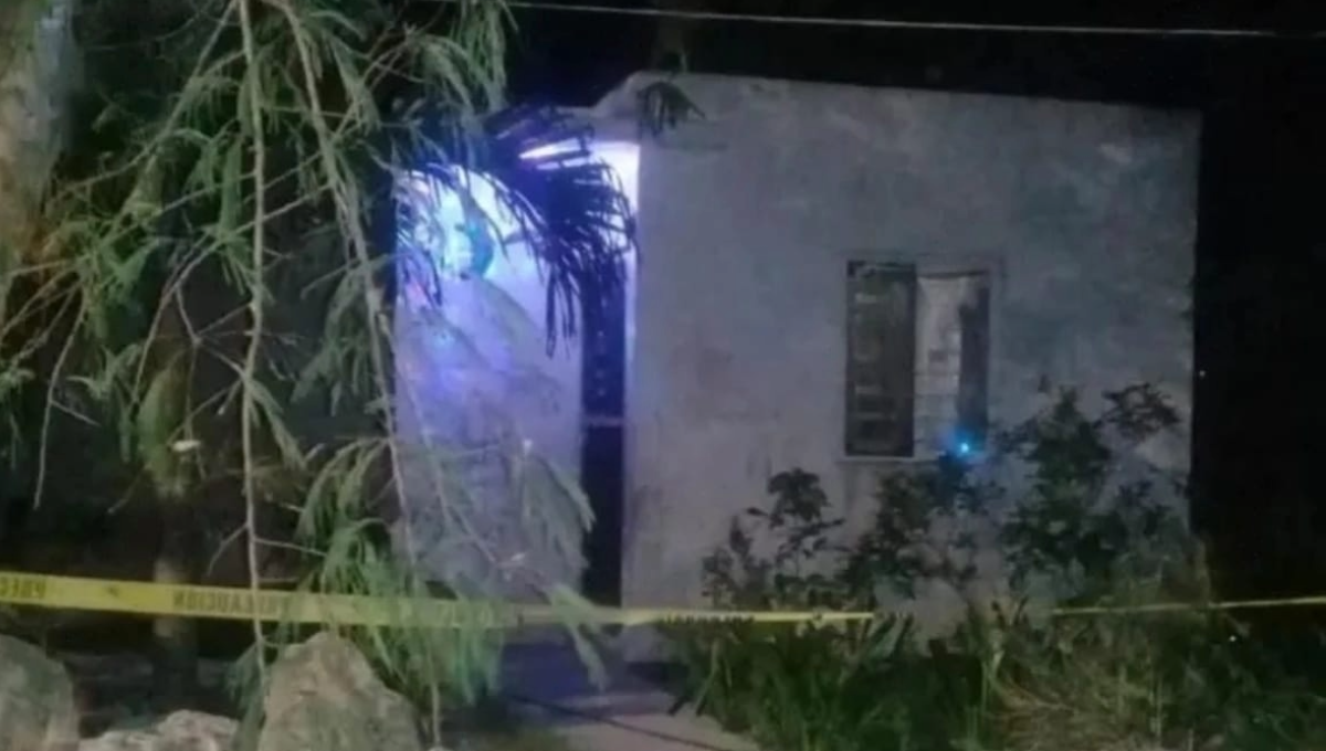Mujer halla a un hombre ahorcado en un árbol de su casa en Mérida