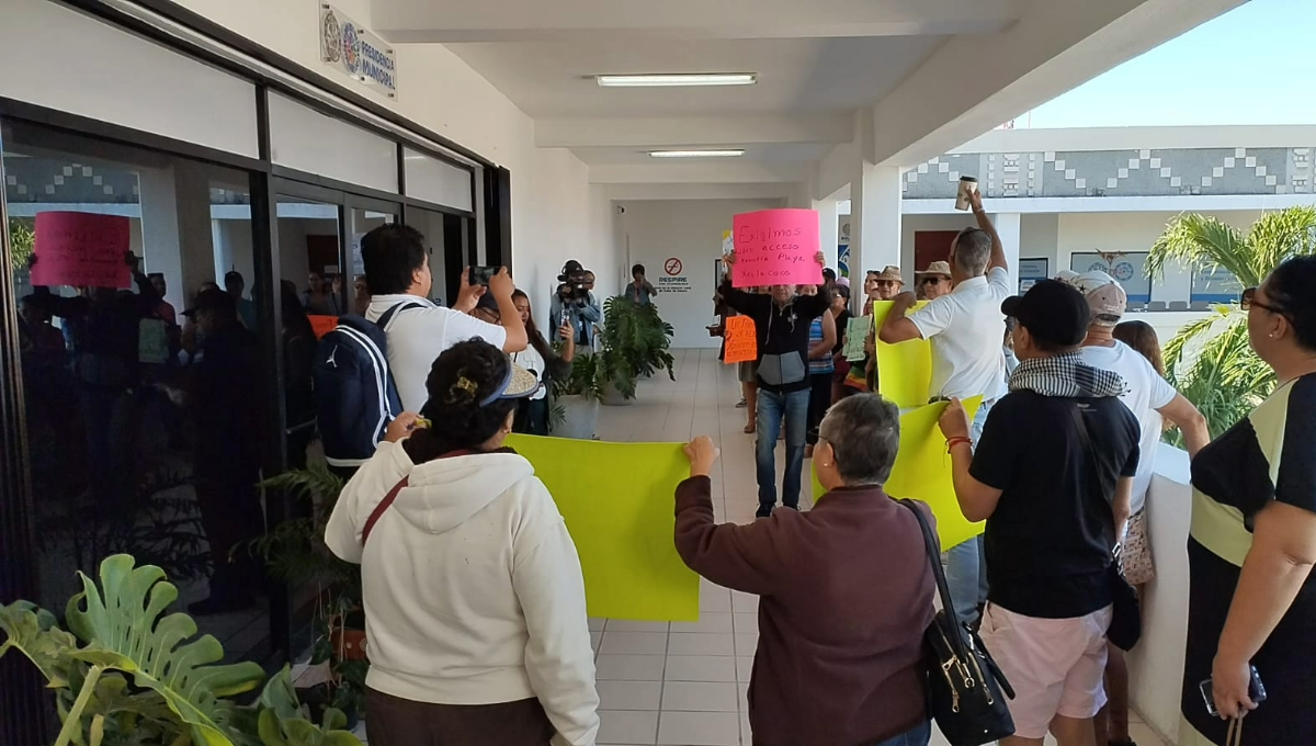 Playa del Carmen: Vecinos se manifiestan contra la privatización de playas del Hotel The Fives
