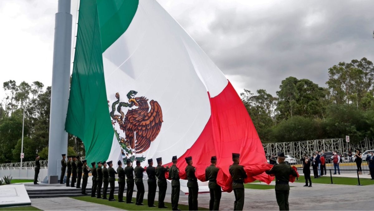 El presidente Andrés Manuel López Obrador conmemora el Día de la Bandera en Mazatlán, Sinaloa