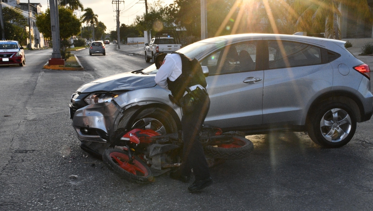 Conductora de una camioneta no respeta su alto y provoca accidente en Campeche