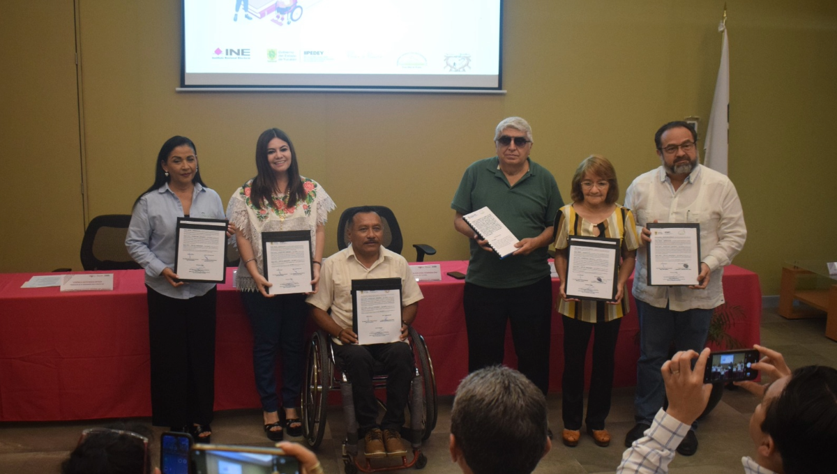 INE firma convenio para asegurar el derecho al voto de las personas con discapacidad en Yucatán