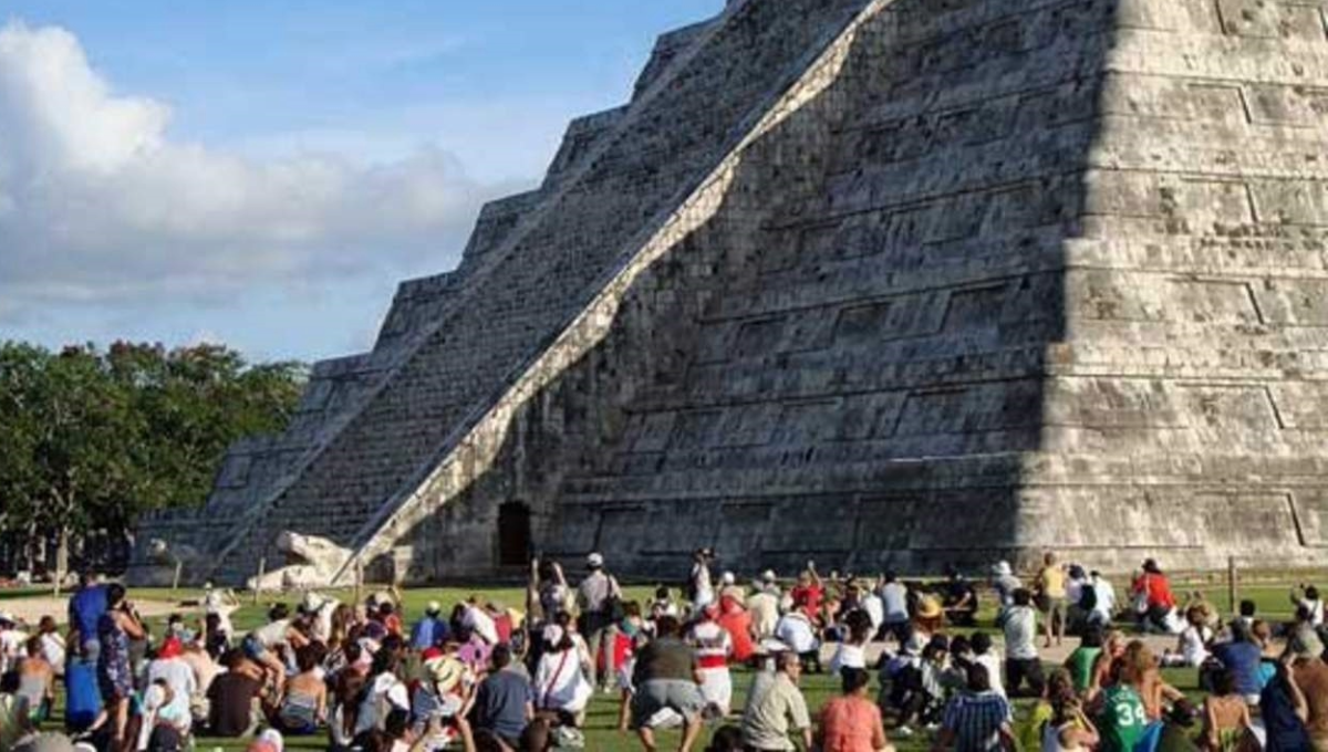 En Chichén Itzá se prevé el arribo 20 mil personas para ver descender a Kukulcán por la alfarda Noroeste