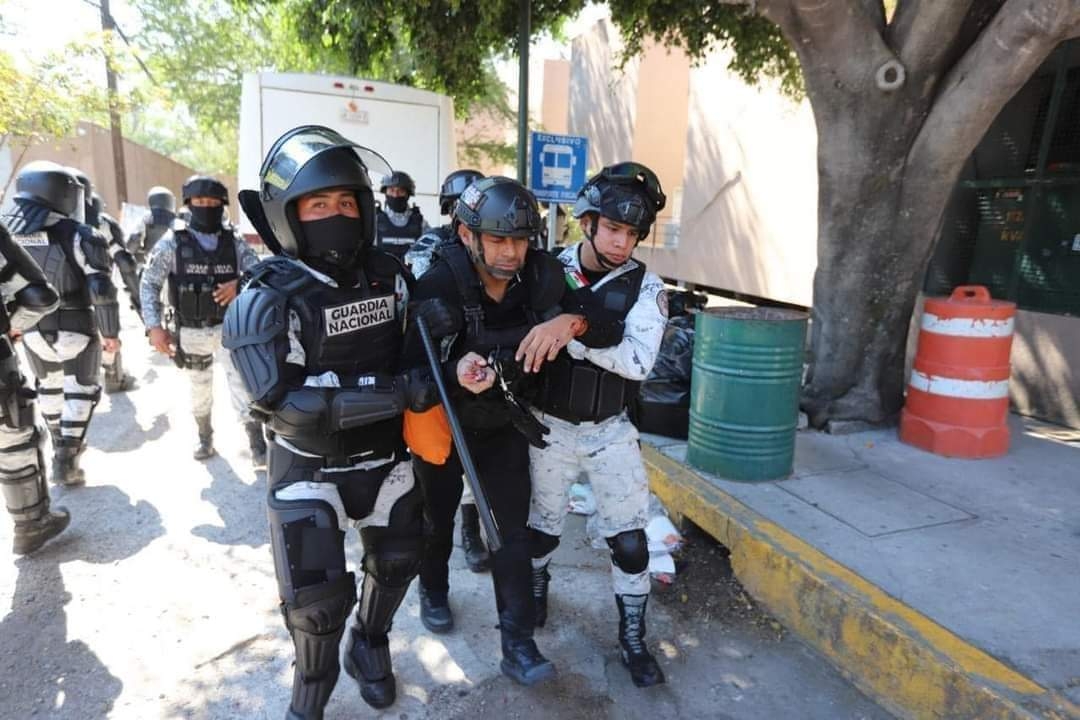 Elementos de la Guardia Nacional heridos en ataque de estudiantes de Ayotzinapa llegan a la CDMX