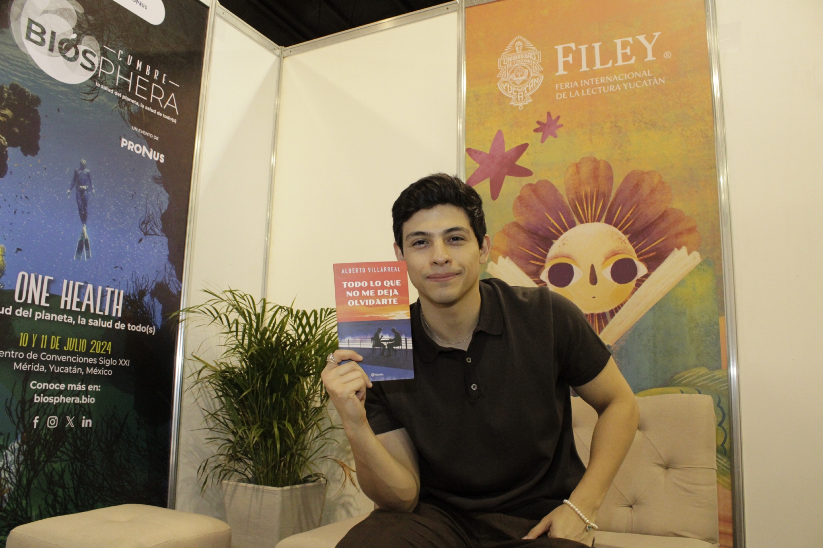 Alberto Villarreal es autor de seis publicaciones, ahora es booktuber y fomenta el gusto por los libros