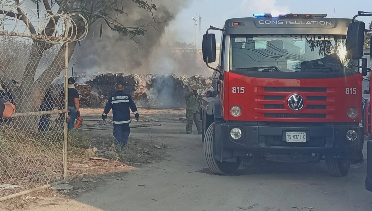 Se incendia depósito de cajas en la carretera Mérida-Umán: EN VIVO