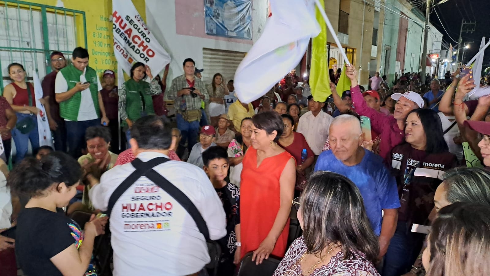 Joaquín Díaz Mena es recibido por cientos de ciudadanos en Tecoh