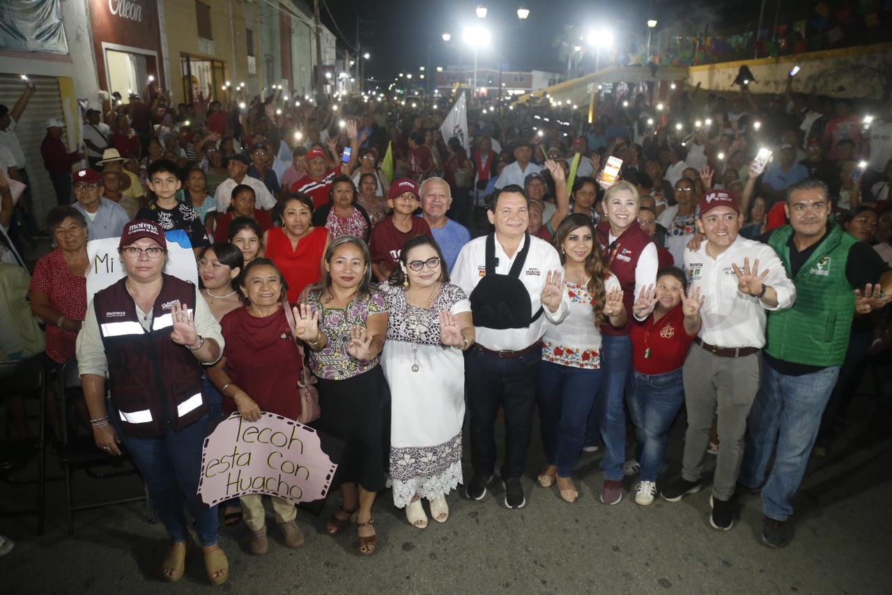 Joaquín Diaz Mena se compromete con la juventud yucateca para mejores empleos y viviendas económicas