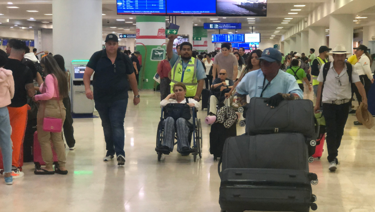 Aeropuerto de Cancún: Apoyo 'invisible' para personas con discapacidad