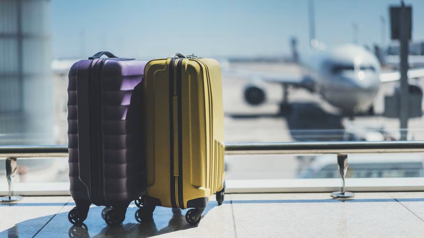 ¿Cómo ahorrar en equipaje al viajar en avión?
