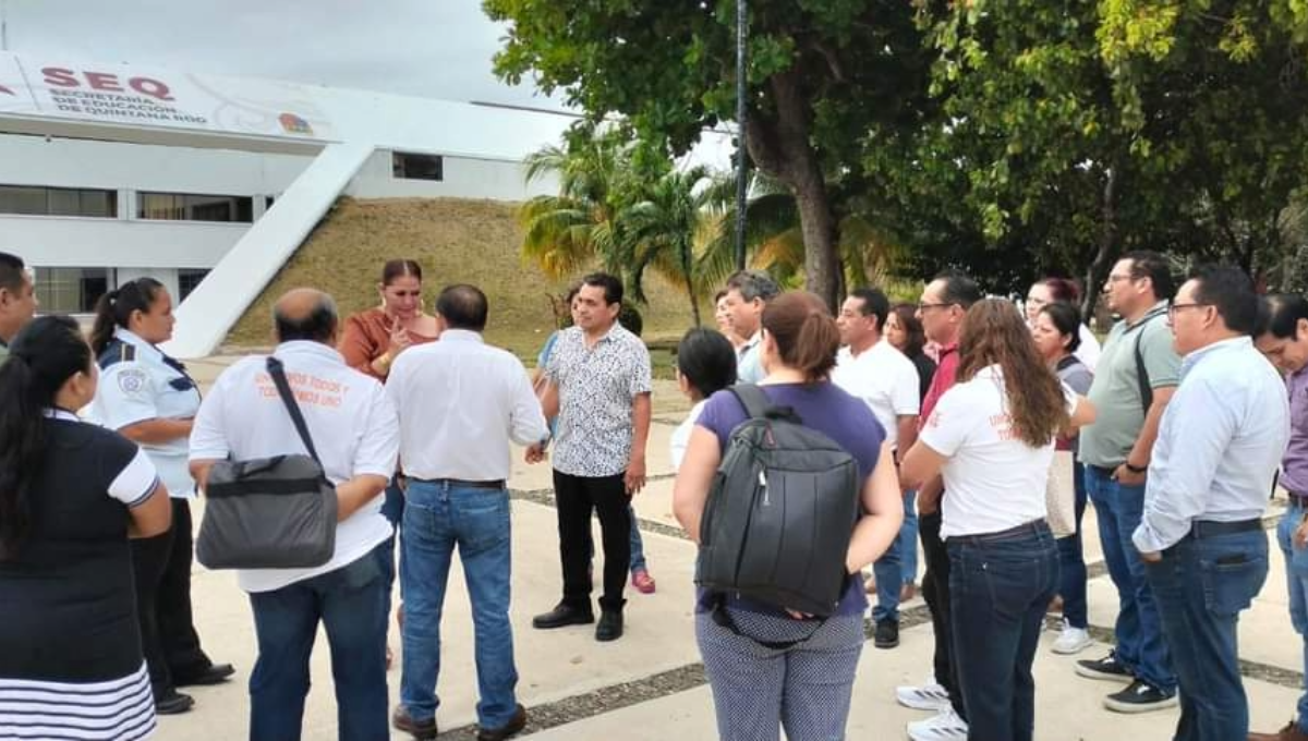 Maestros de Chetumal protestan en la Secretaría de Educación; denuncian excesivos descuentos