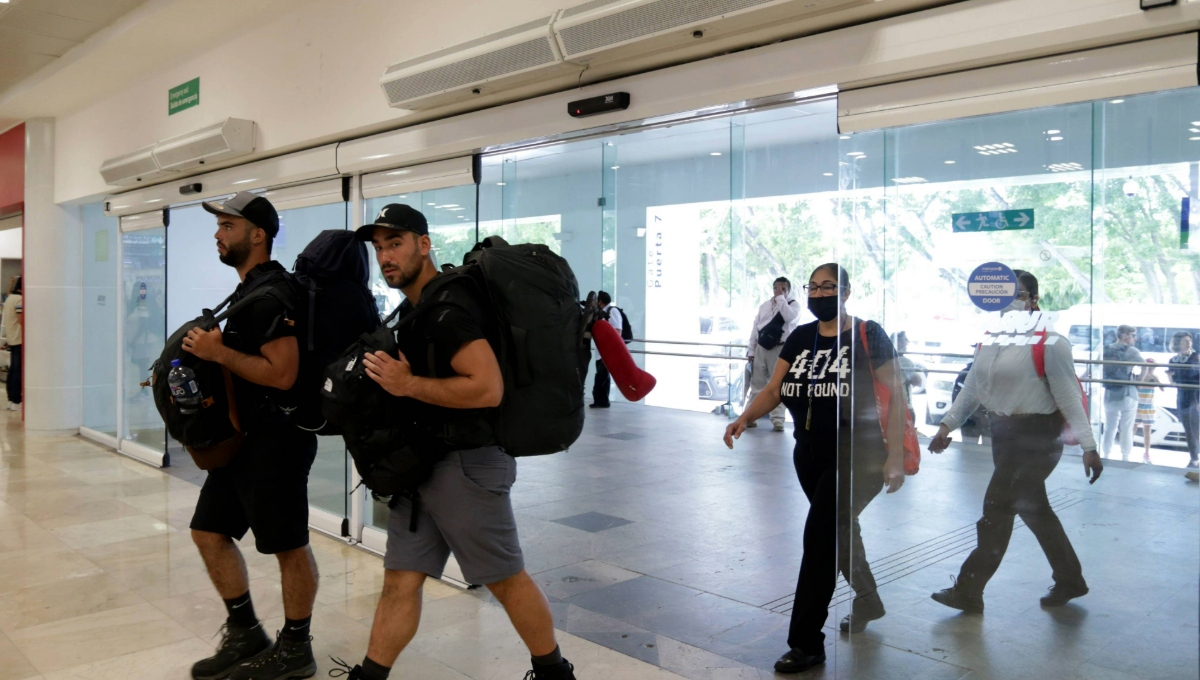 Retienen a cuatro personas de origen armenio en el aeropuerto de Cancún
