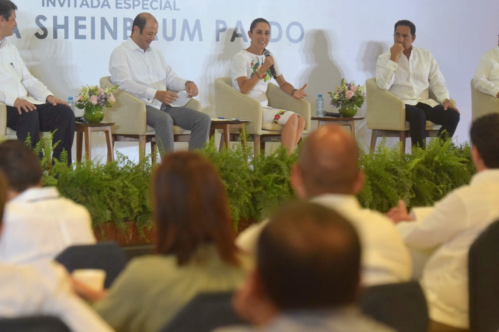 Claudia Sheinbaum se reúne con empresarios de Yucatán