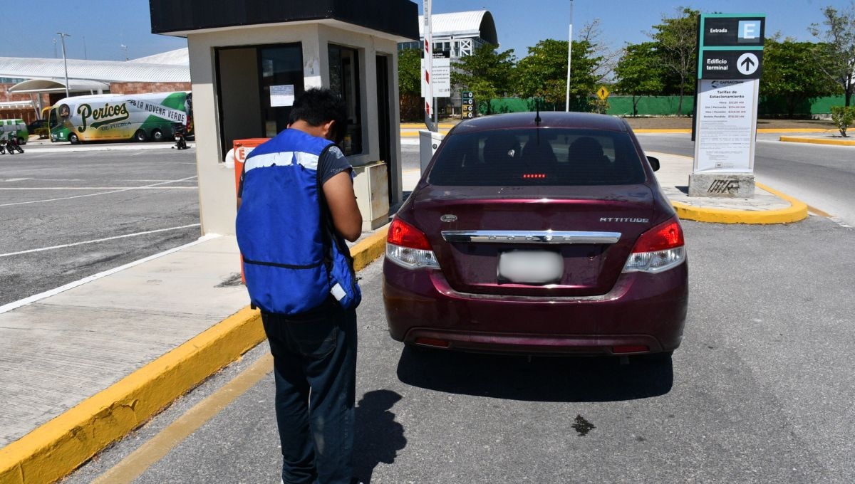 Aeropuerto de Campeche volverá a cobrar por el estacionamiento