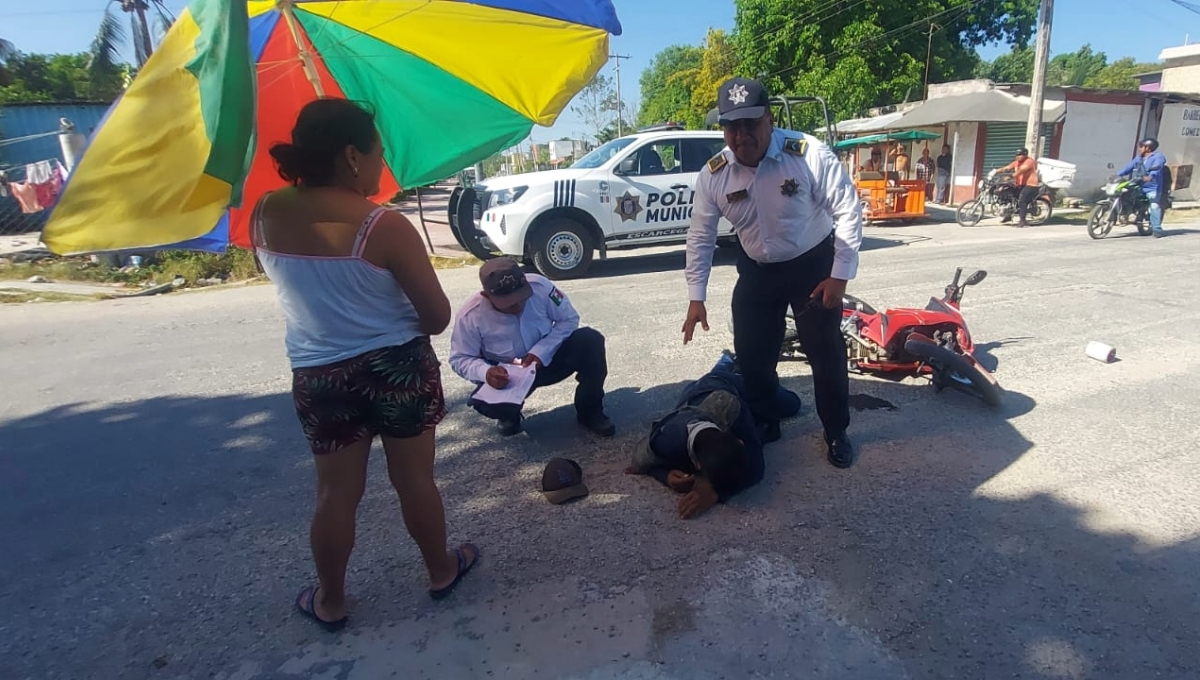 Conductor de una camioneta manda al hospital a motociclista en Escárcega, Campeche
