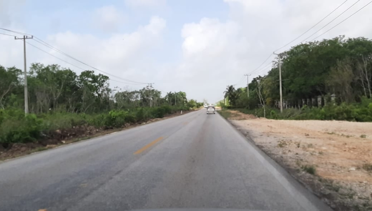Hallan un cuerpo calcinado en la carretera Cancún-Leona Vicario