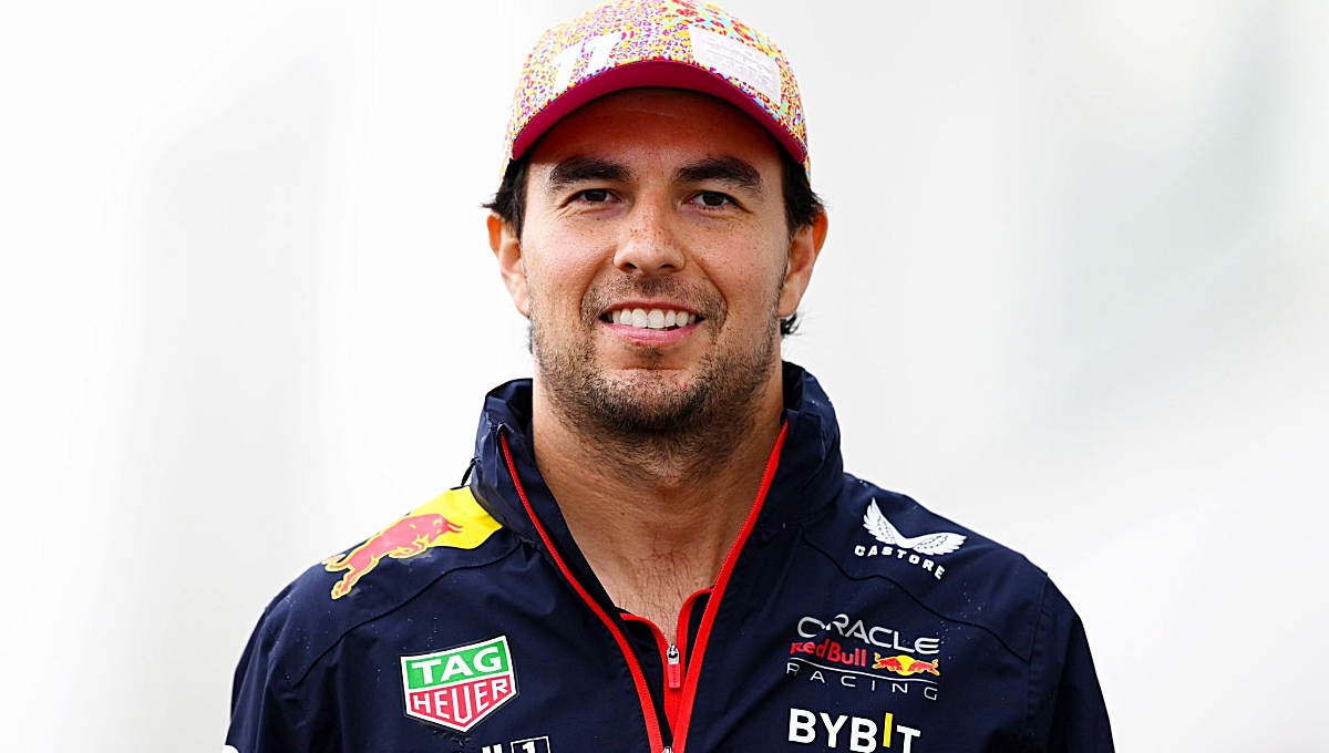 Checo Pérez se pasea en Hong Kong previo al Gran Premio de China de la Fórmula 1