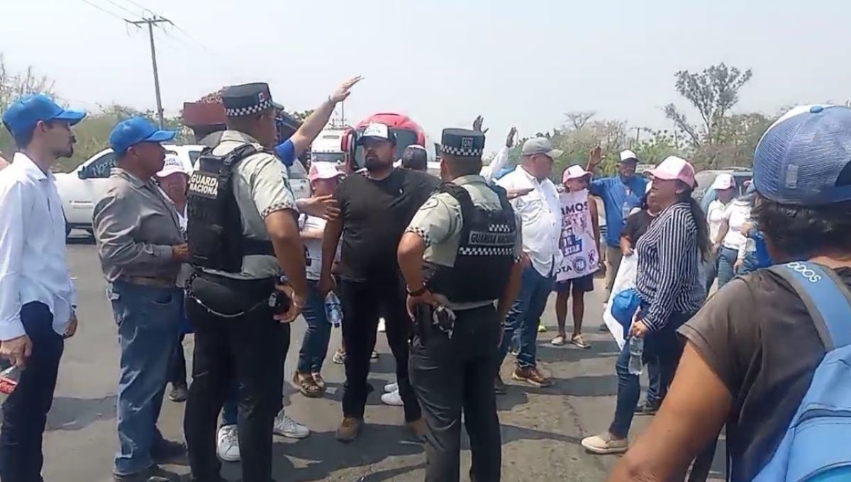 Noé Ramos: Cierran carreteras en Tamaulipas para exigir justicia por el asesinato del candidato