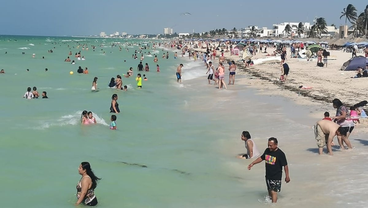 Se mantiene alta afluencia de turismo nacional en la costa de Progreso