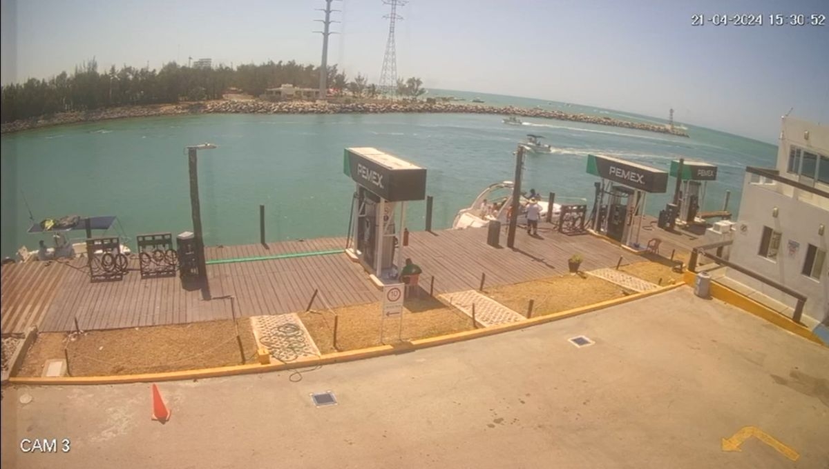 La embarcación se nutría de gasolina en Yucalpetén, con tal de continuar con su viaje
