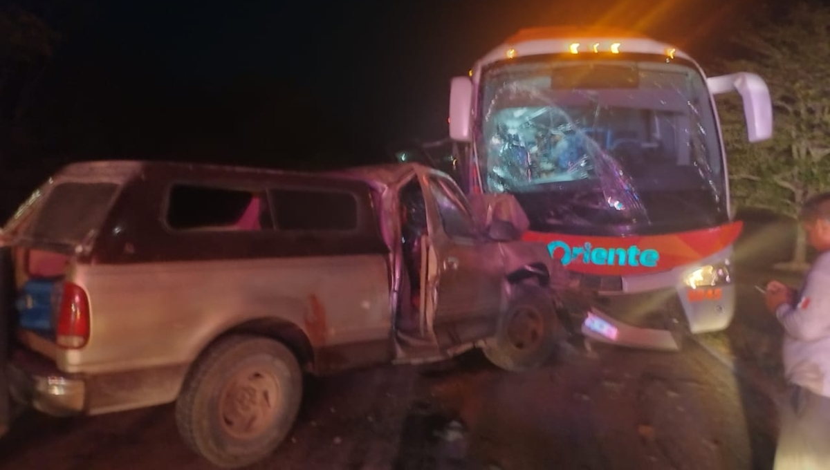 Seis lesionados dejó el choque de camioneta contra autobús en la vía Mérida-Cancún