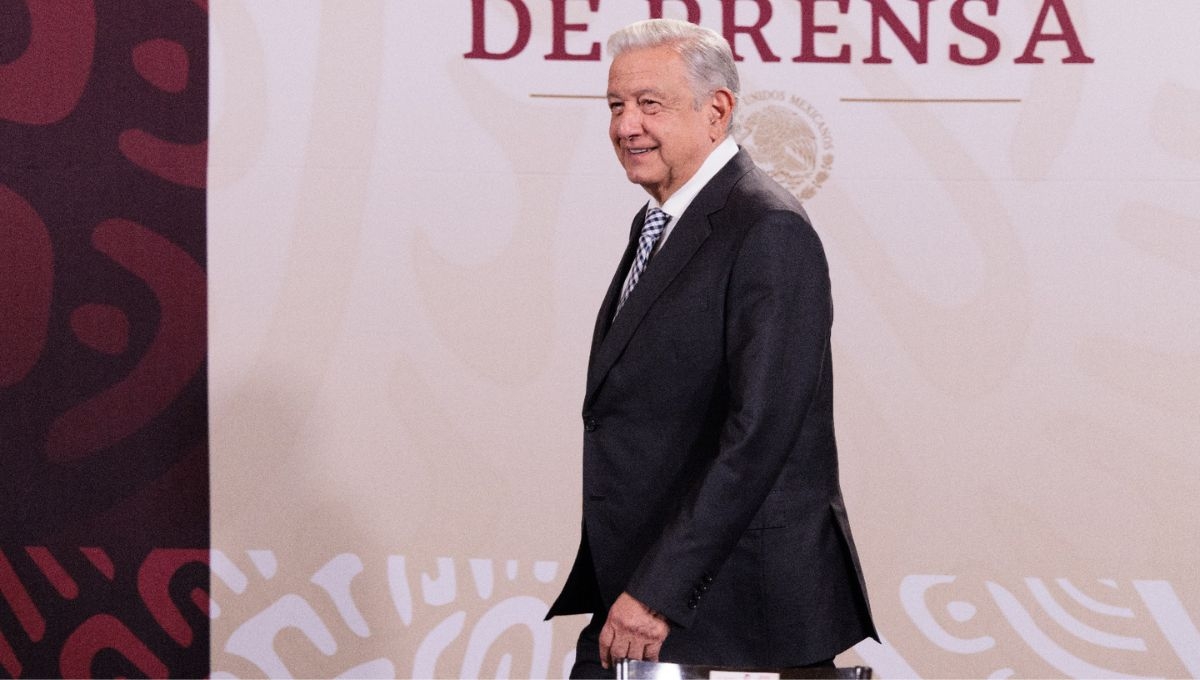 El presidente de la República, Andrés Manuel López Obrador, acusó a las administraciones previas de desmantelar y privatizar servicios clave del ISSSTE