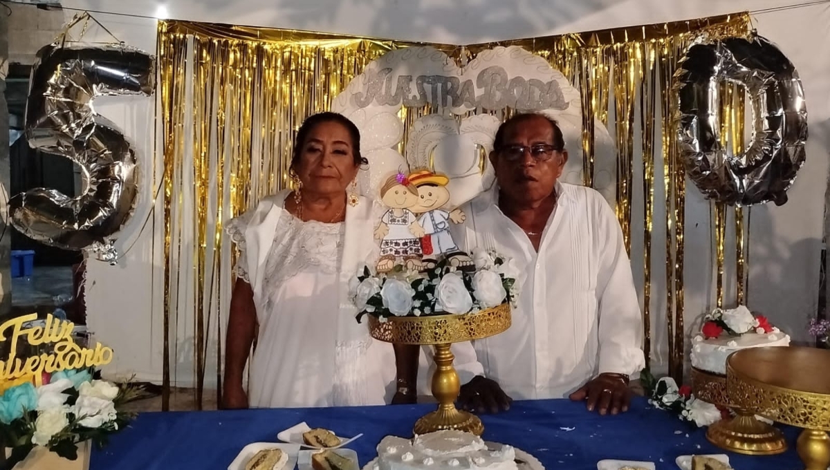 Emeteria Ek y Estanislao Balam refrendaron 50 años de matrimonio en Hocabá