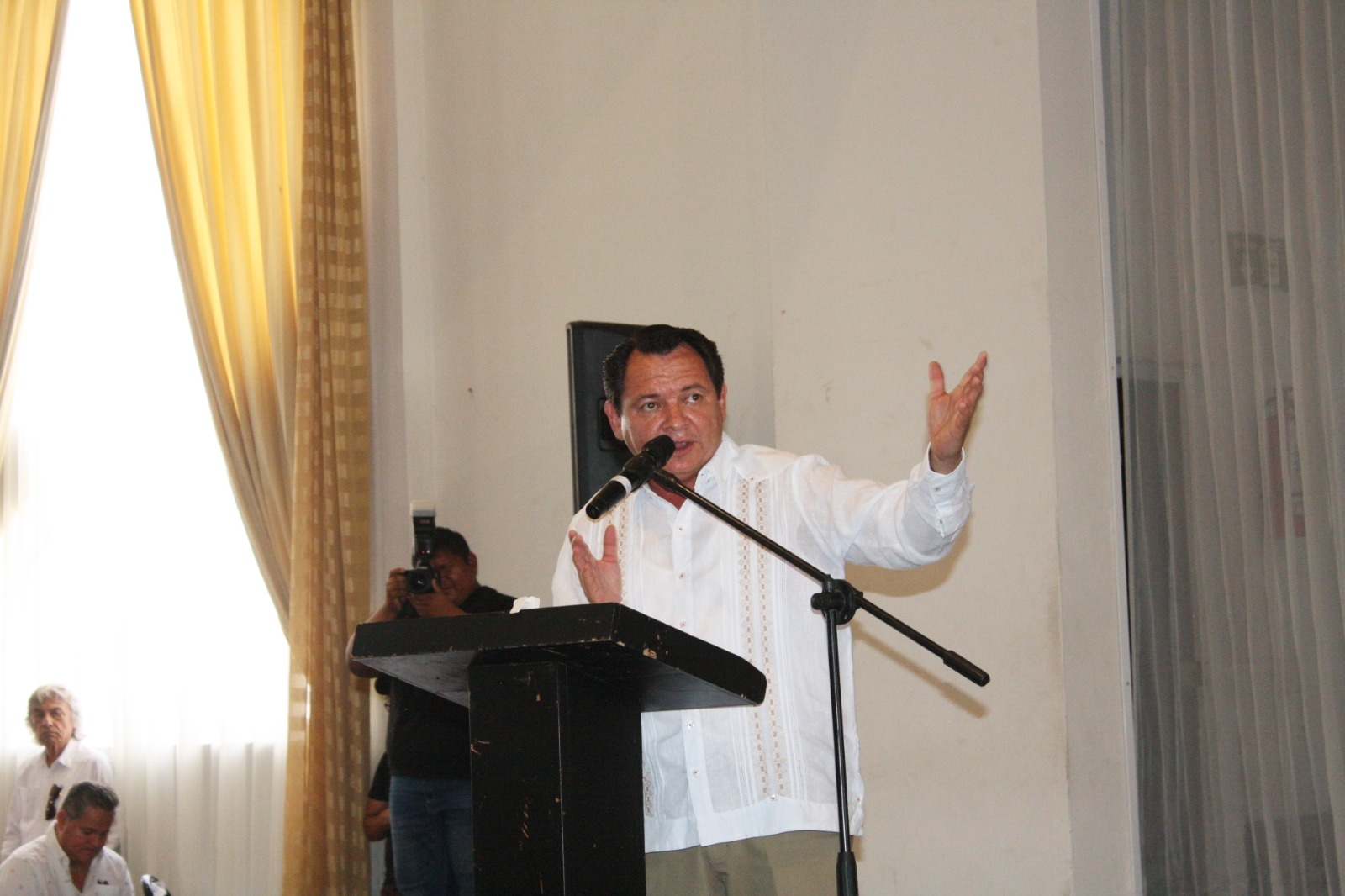 Joaquín Díaz Mena garantiza un Gobierno de Yucatán 'legalmente informado'