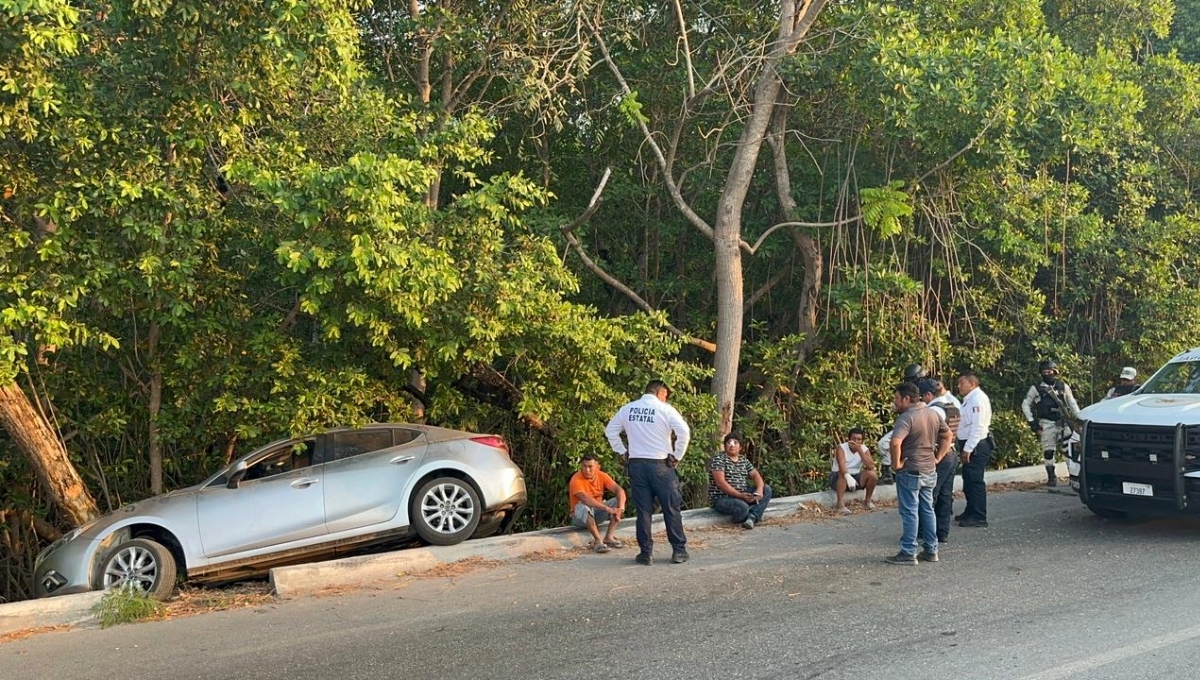 Automovilista ebrio provoca aparatosa salida de camino en Campeche: EN VIVO